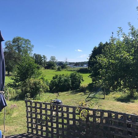 Semesterhus I Stockholms Skaergard, Runmaroe Vaermdoe Namdo Buitenkant foto
